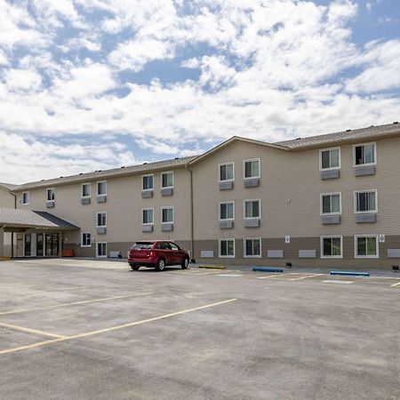 Super 8 by Wyndham Omaha SW Hotel Bagian luar foto