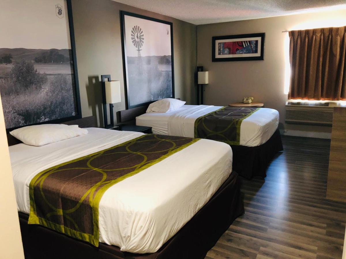 Super 8 by Wyndham Omaha SW Hotel Bagian luar foto