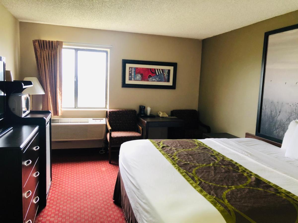 Super 8 by Wyndham Omaha SW Hotel Bagian luar foto
