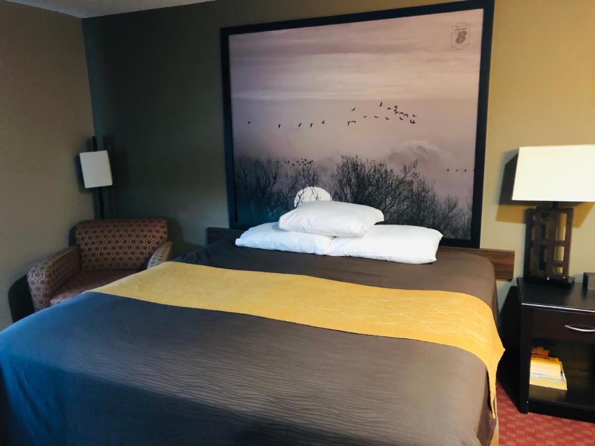 Super 8 by Wyndham Omaha SW Hotel Bagian luar foto