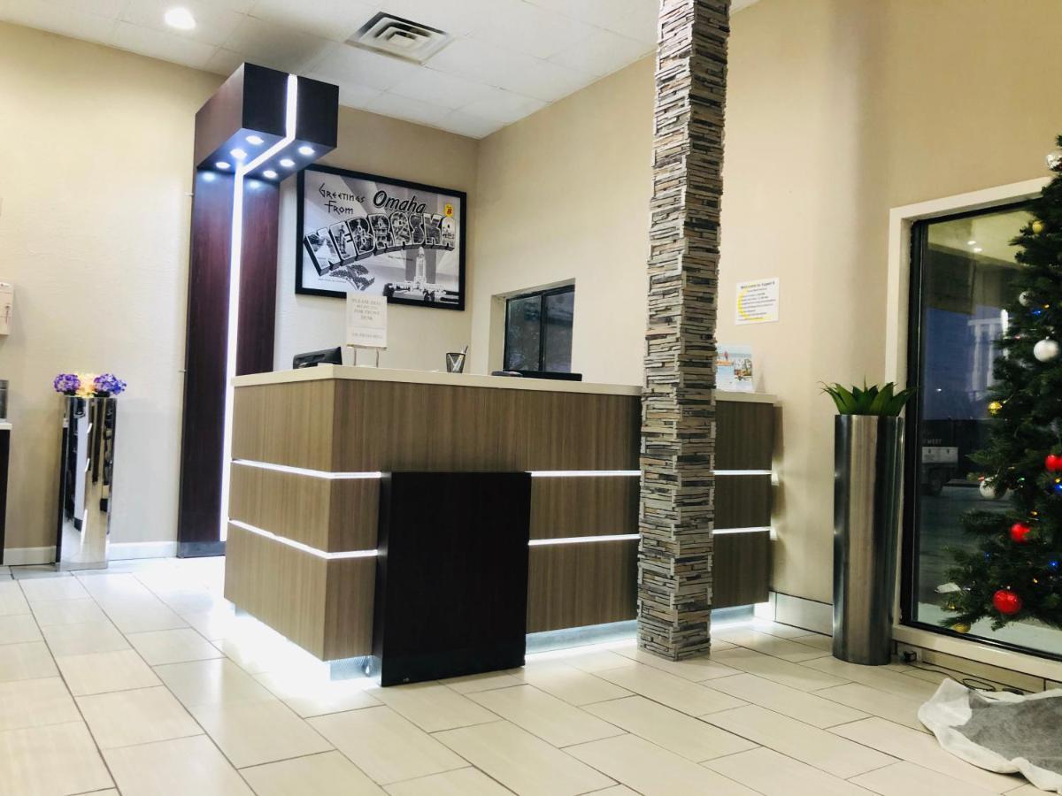 Super 8 by Wyndham Omaha SW Hotel Bagian luar foto