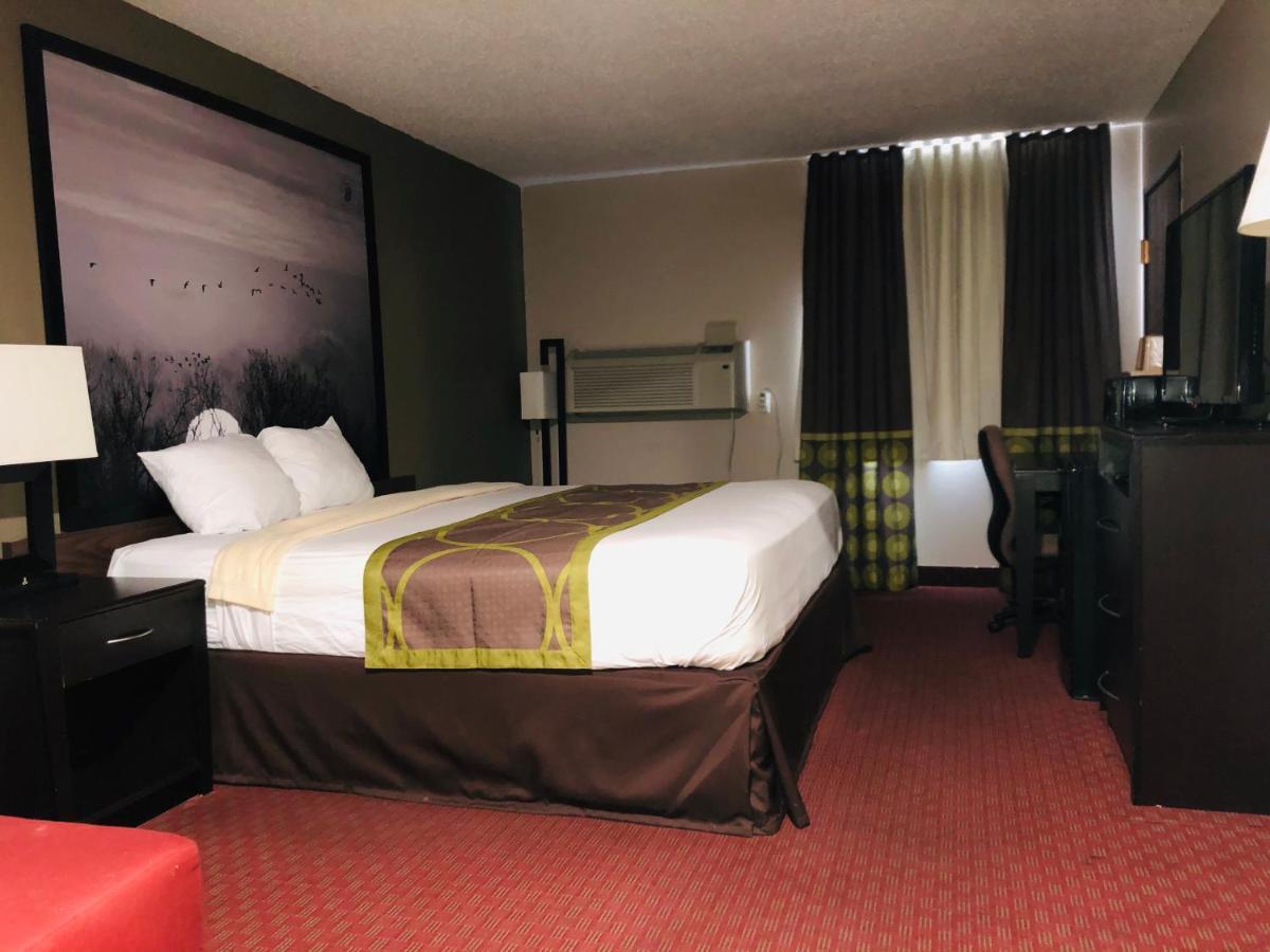 Super 8 by Wyndham Omaha SW Hotel Bagian luar foto