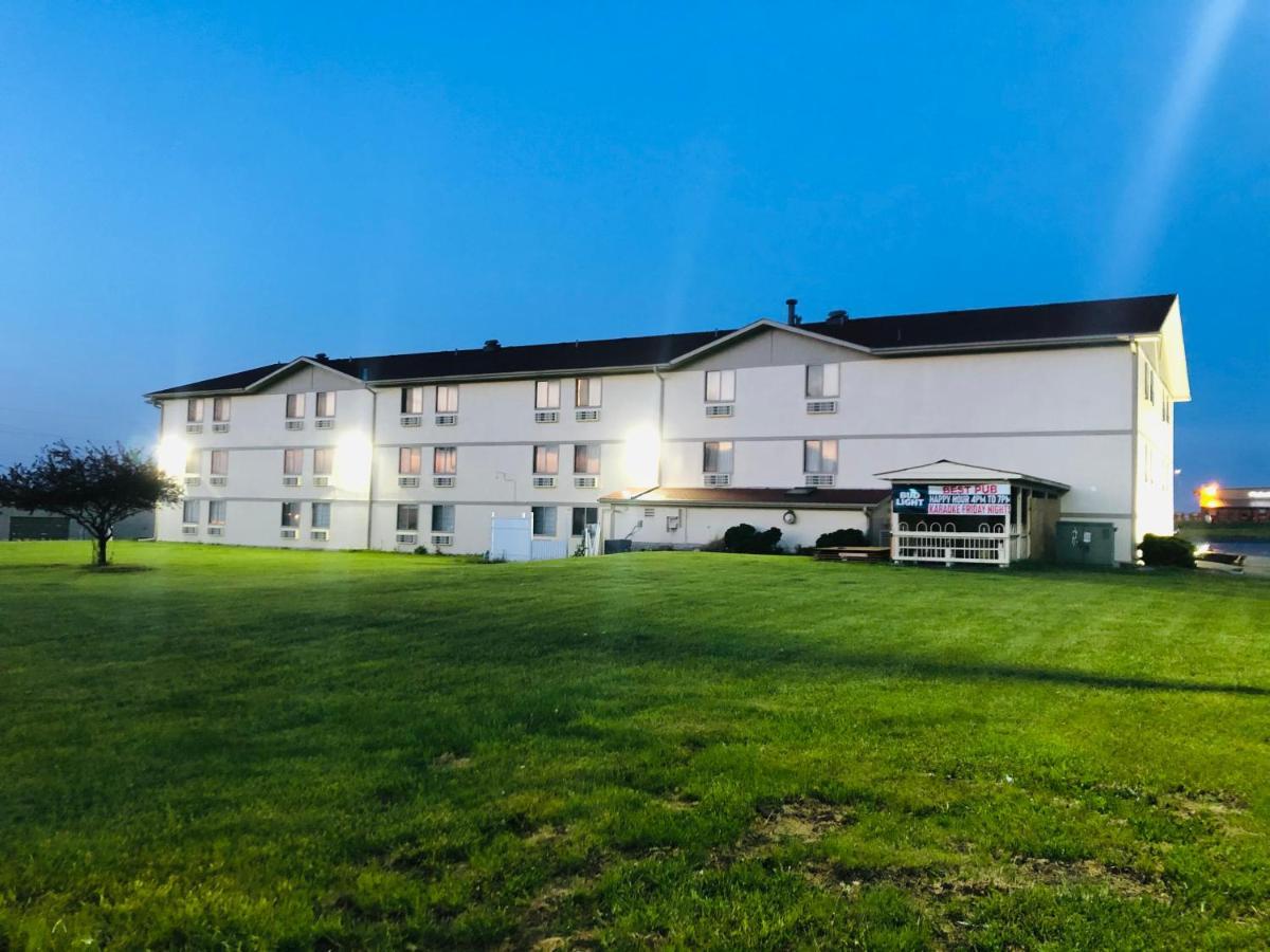 Super 8 by Wyndham Omaha SW Hotel Bagian luar foto